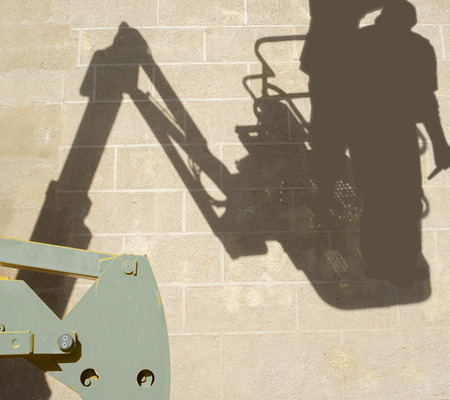 dressing like workers fooled people to gain the criminals' access