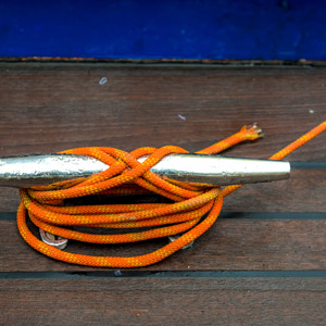 Boat hitch on a steel cleat